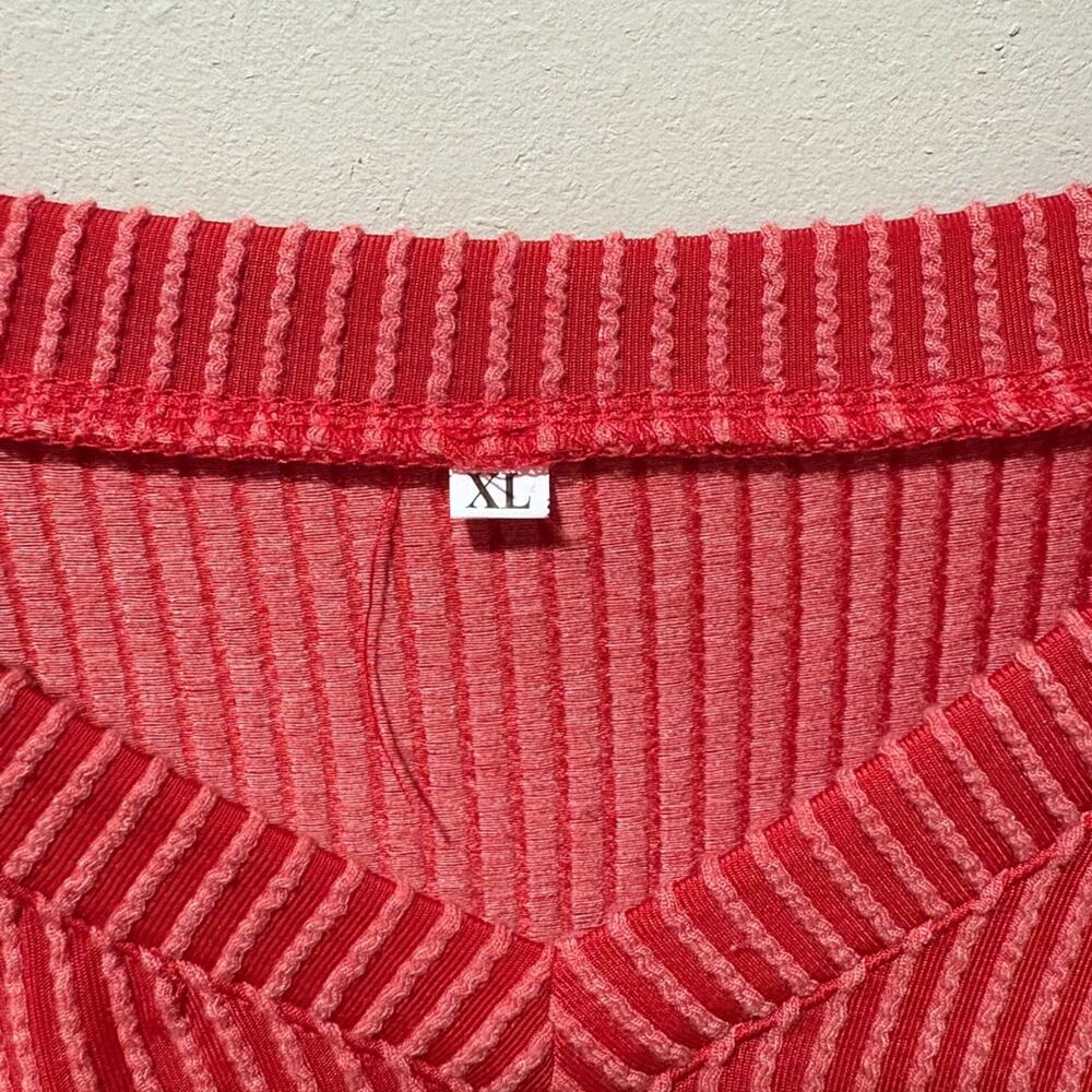 Red Ribbed V-Neck Top - Picture 2 of 3
